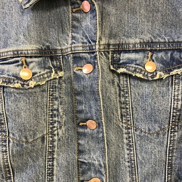 NWT-Universal Thread Homemade Floral Embroidered Medium Wash Jean Jacket- Medium - Picture 4 of 13